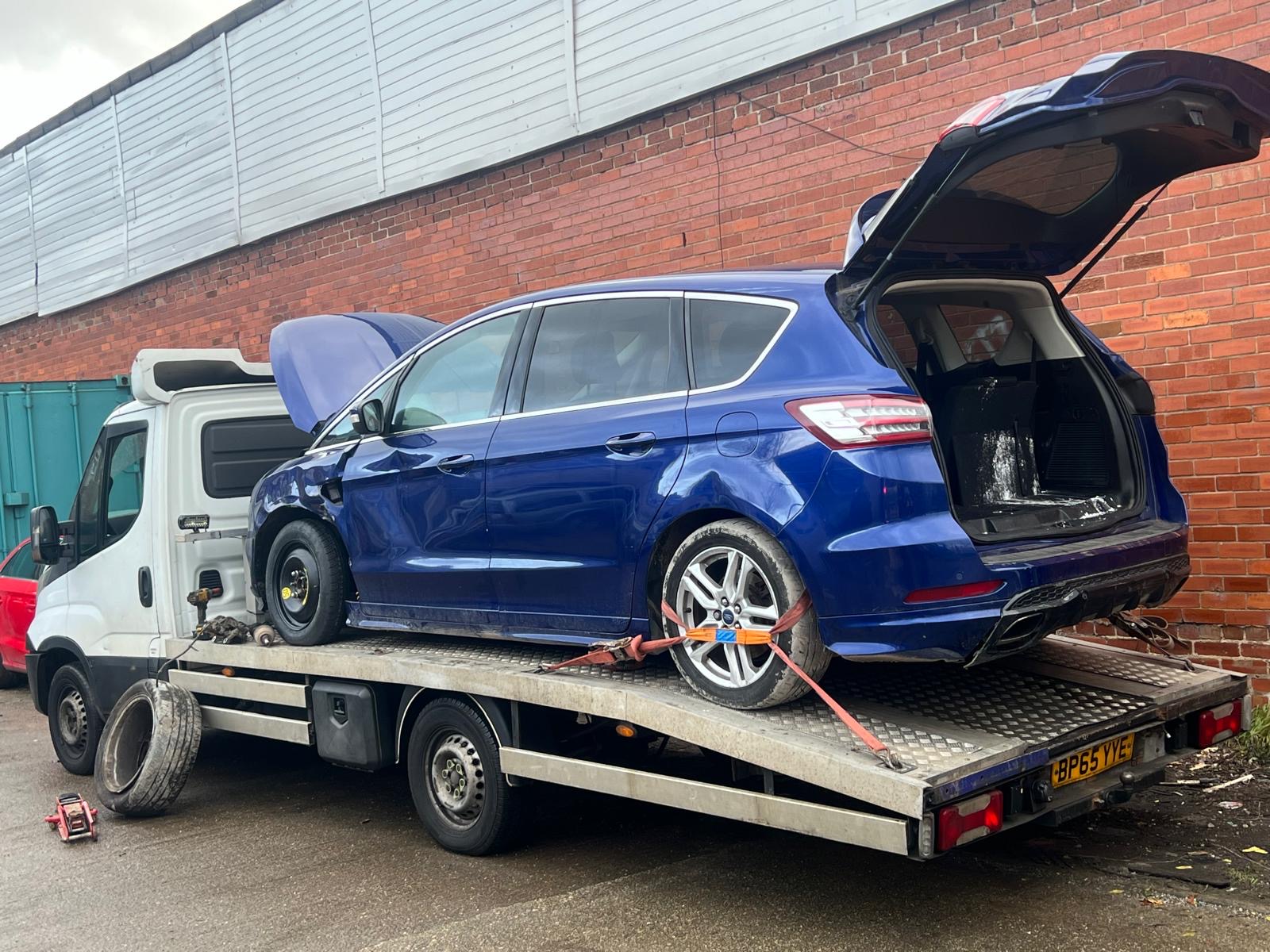 Gordano recovery truck on road